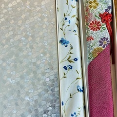 美しい紫と白の花柄扇子2本セットの画像