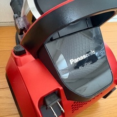 パナソニック　サイクロンクリーナー赤色
の画像