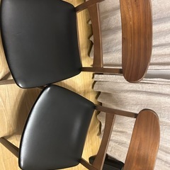 ダイニングテーブル＆椅子二脚セットの画像