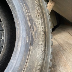 中型車 溝あり‼️ スタッドレスタイヤの画像