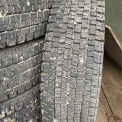 中型車 溝あり‼️ スタッドレスタイヤの画像