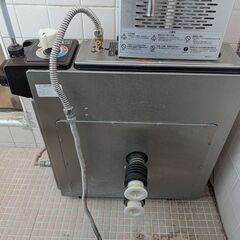 2022年製 ノーリツ バランス釜 LPガス用 煙突パーツ一式付き GUQ-5D 動作OK 中古品 （シャワーヘッドは映ってませんがあります）羽村市・目黒区どちらかで引取可 バランス型ふろ釜（給湯＋追焚）号数 5.9号の画像