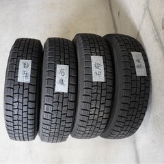 スチールホイールとスタッドレスタイヤの画像