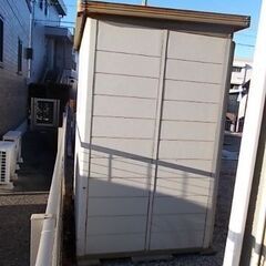 ヨドの少し大型の物置　中古の画像