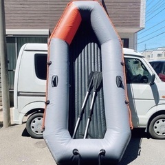 HONDA製の船外機とボートのセットの画像