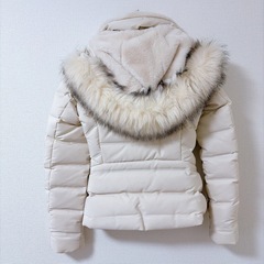 ZARA ザラ ダウン アイボリー ファー付きの画像