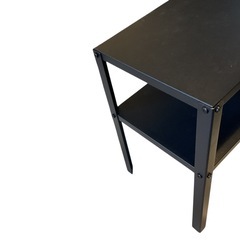 スチール製のシンプルな棚（ラックの画像