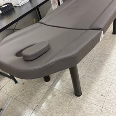 【ジモティー割引で最大15％OFF⭐️】エステベッド マッサージベッド　ブラウンの画像