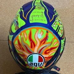 AGVヘルメットとFiveのレーシンググローブの画像