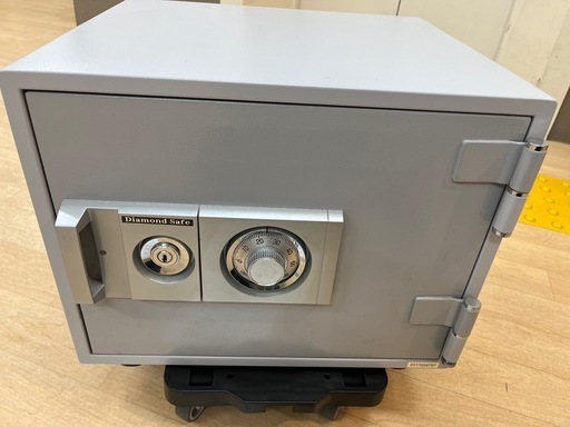 金庫　ダイヤル式金庫　Diamond safe 2017製　耐火金庫