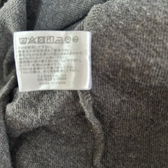 フード付きグレーワンピースの画像