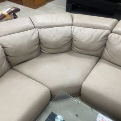 リサイクルショップどりーむ天保山店　No5385 ４ピース連結コーナーソファ　大型家具　４つのパーツに分割可能　バラシて使用してもいいですね♪　ヘッドレスト５か所可動　くつろげるゆったりソファ♪　※テーブル別売りの画像