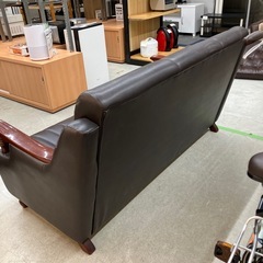 12/25まで店頭商品一部を除き半額クリスマスSALE!!開催中　サ2512-146 3人掛けソファ 脚付き レザー風 ブラック キズ汚れ有りの画像