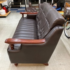 12/25まで店頭商品一部を除き半額クリスマスSALE!!開催中　サ2512-146 3人掛けソファ 脚付き レザー風 ブラック キズ汚れ有りの画像