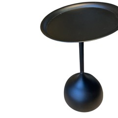 ブラックカラーのサイドテーブル（小型テーブル）の画像