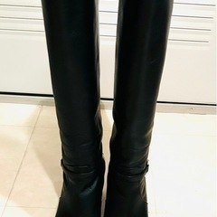 ZARAマッシモドゥッティ レザーロングブーツの画像