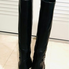 ZARAマッシモドゥッティ レザーロングブーツの画像