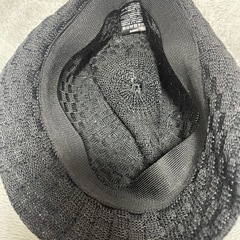 黒のハットの画像