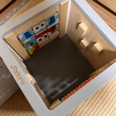 ジャドール　　木製アクティビティセンターの画像