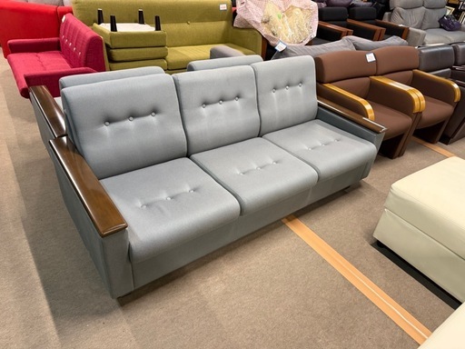 コクヨ　応接セット　3人掛け　1人掛け２個　テーブル２個