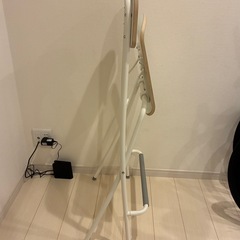 カウンターチェア 背もたれ付き 折りたたみ式の画像