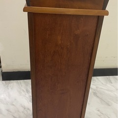 レトロ 木製 電話台の画像