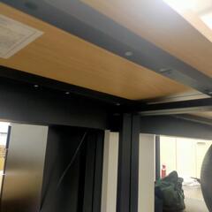 多人数用事務机 フリーアドレスデスク 配線収納付きの画像