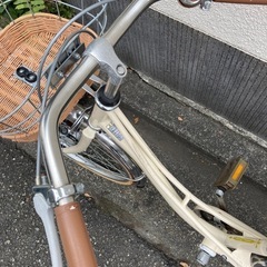 子供用自転車　20インチ　アイボリー　ヘルメット付き！の画像