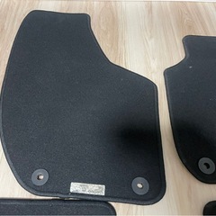 ボルボV40フロアマット　４枚セットの画像