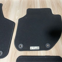 ボルボV40フロアマット　４枚セットの画像