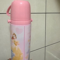 子供用水筒の画像