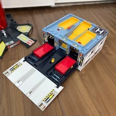 トミカ ハイパーレスキュー 緊急指令タワー基地 でるでるバケツ などの画像