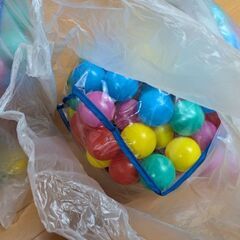 那須塩原市三島エリア　トイザらスボールプール用カラーボール約200個セットの画像