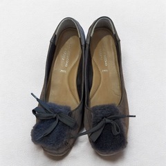 MODE ET JACOMO MANU ファーリボン パンプス 23.5の画像