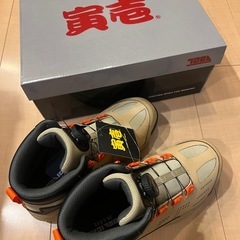 新品未使用‼️2025年秋冬新作　寅壱 トライチ　新商品 ダイヤル式ミッドカットスニーカー 0288-965 の画像