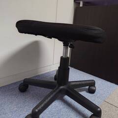 事務用椅子　背もたれなし　12脚あり　バラでもOKの画像