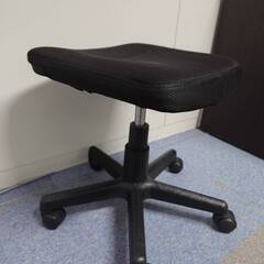 事務用椅子　背もたれなし　12脚あり　バラでもOKの画像