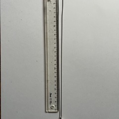 白い石のついたペンダントの画像