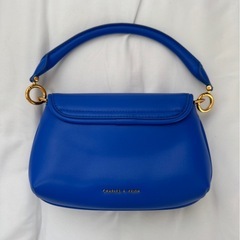 CHARLES & KEITH 青 ショルダーバッグ の画像