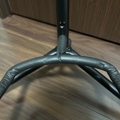 折りたたみ式ギタースタンド ブラックの画像