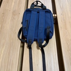 リュック　ネイビー　ポケット多数の画像