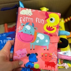 【美品】おもちゃ(ぬいぐるみ2点、英語布絵本３点)の画像