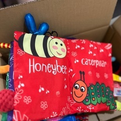 【美品】おもちゃ(ぬいぐるみ2点、英語布絵本３点)の画像