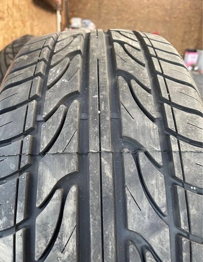 タイヤ 275/45R20