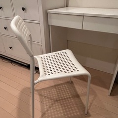 IKEA 化粧台　イスセットの画像