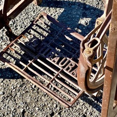 ※説明必ず読んで！【早急に引き取れる方】足踏みミシン土台・汚れサビあります・新規の方お断りの画像