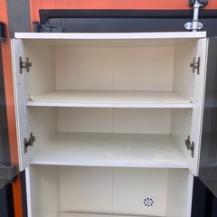 早い者勝ち　白い食器棚の画像