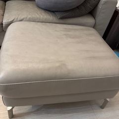 イタリアンレザー　オットマンの画像