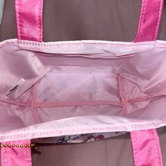 サンリオキティちゃんのトートバッグの画像