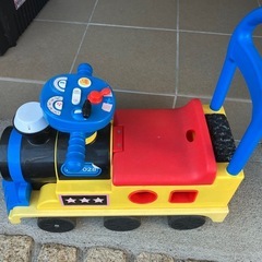 電車　乗用玩具の画像